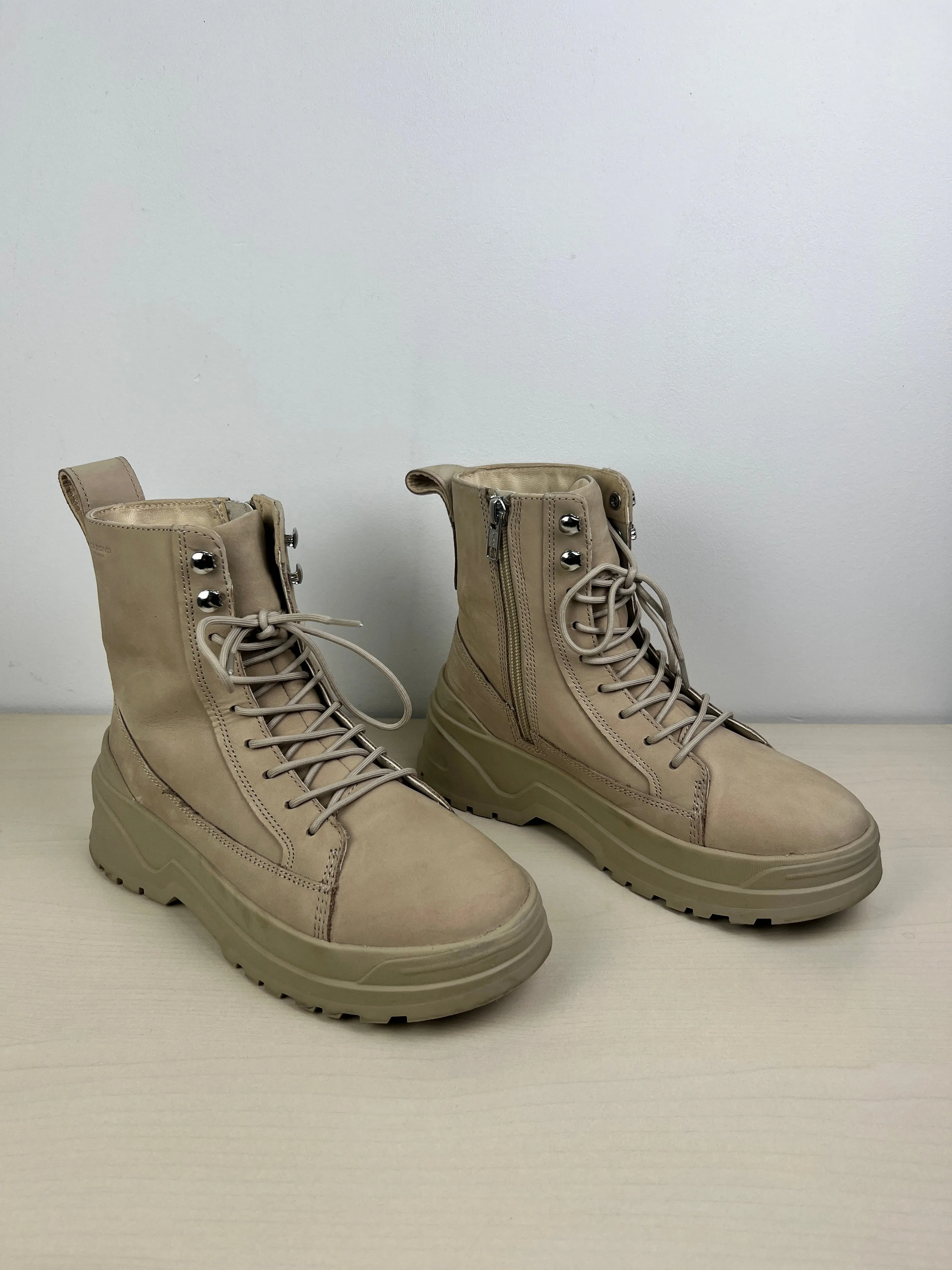 Boots Combat By VAGABOND In Cream, Size: 6