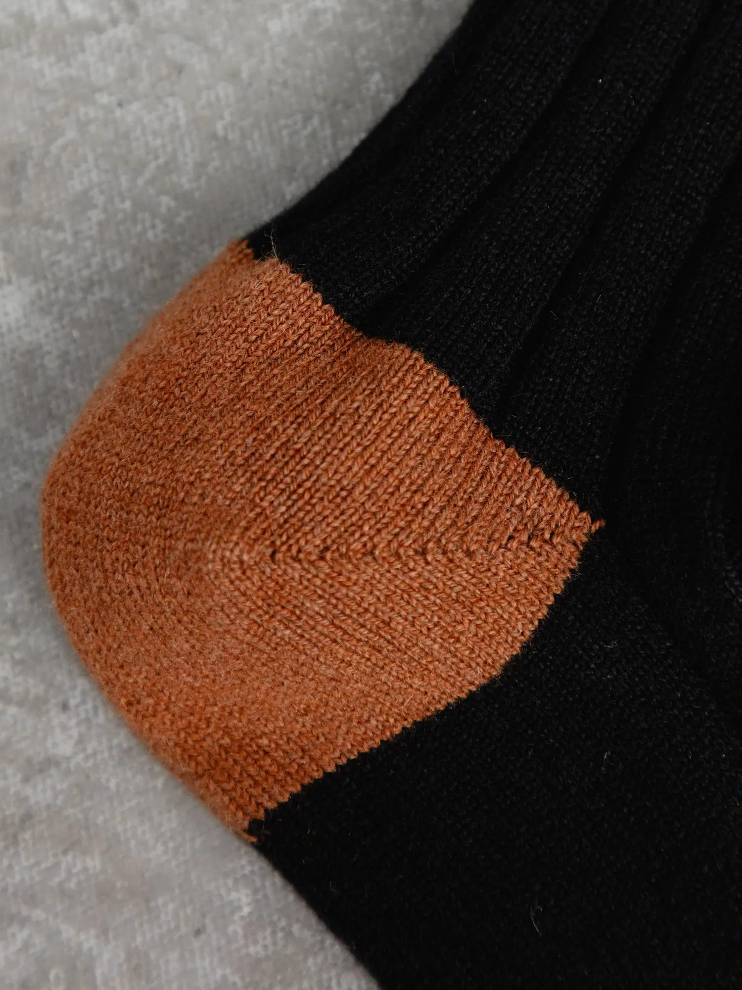 The Cashmere Socks - Ivory Black